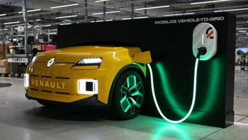 Renault electric vehicle connected to bidirectional V2G charging display in France